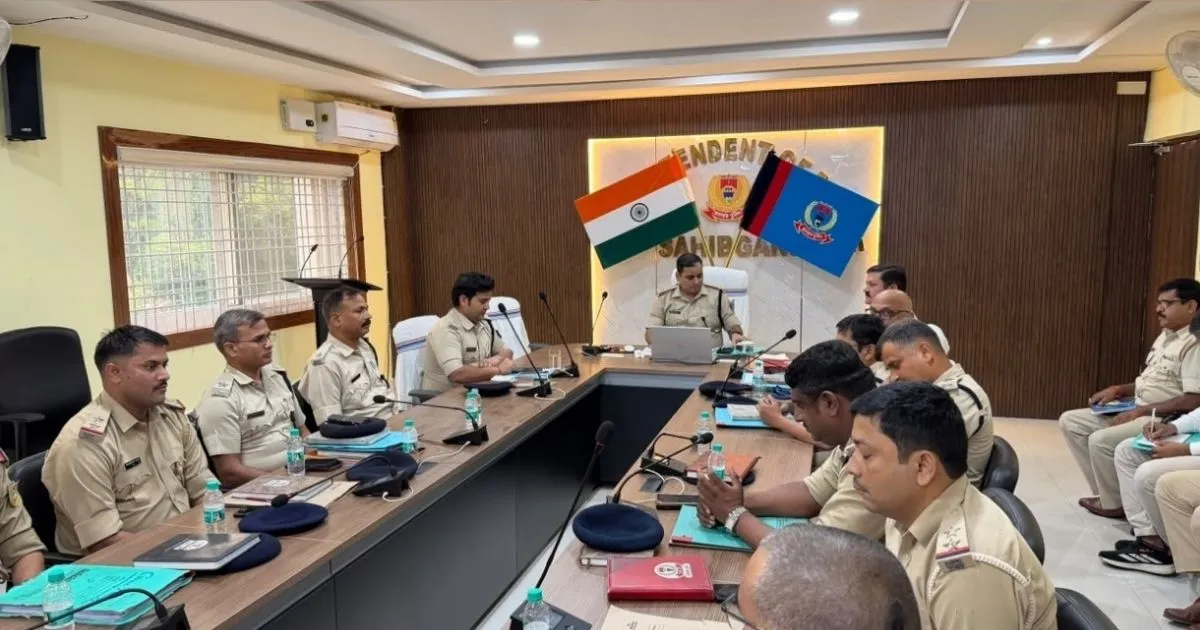 क्राइम मीटिंग में एसपी के सख्त निर्देश, पर्व और बाढ़ को लेकर पुलिस को अलर्ट रहने का आदेश
