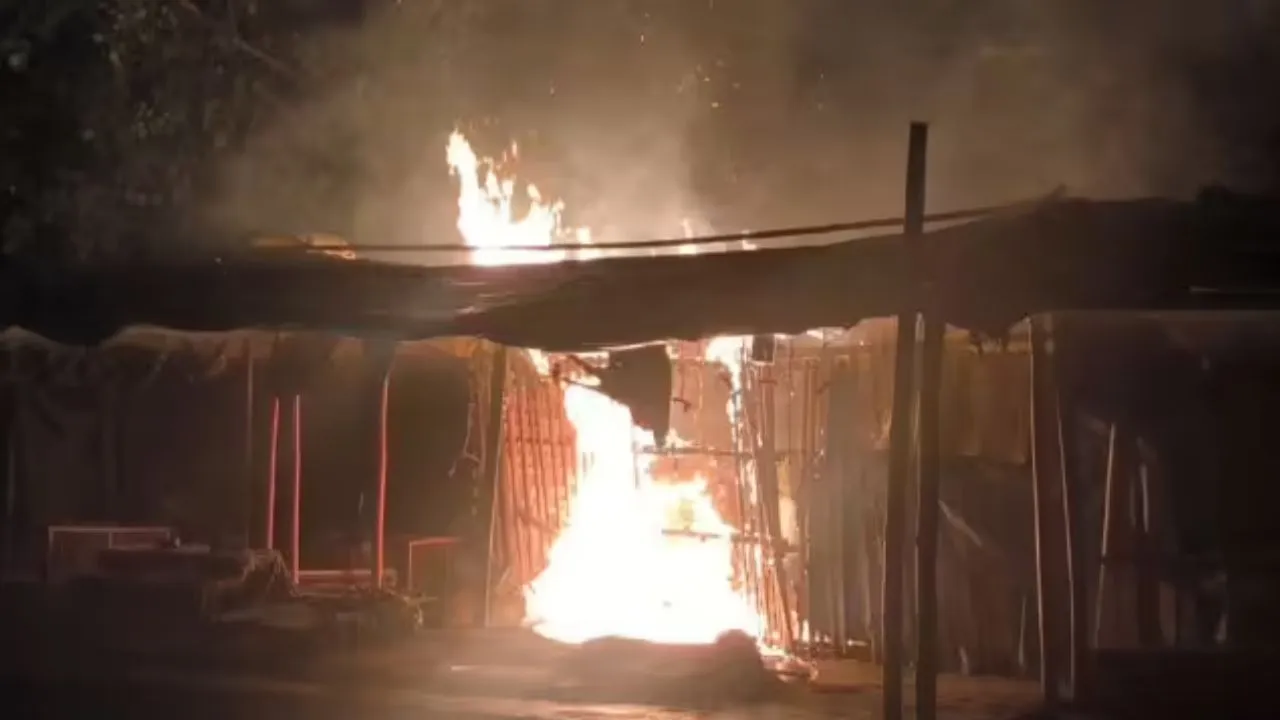 जमशेदपुर की तीनप्लेट सब्जी मंडी में लगी आग, दमकल की दो गाड़ियों ने पाया काबू