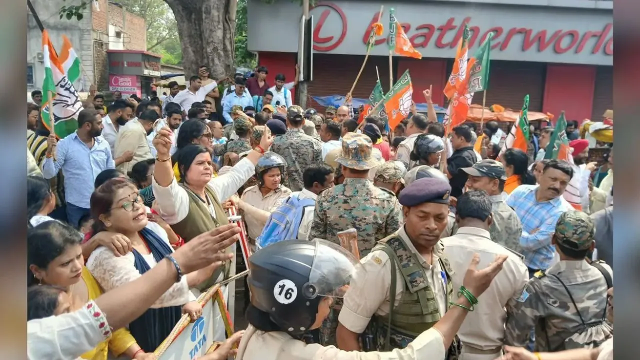 जमशेदपुर में कांग्रेस-भाजपा भिड़ंत पर पुलिस का एक्शन, 4 नामजद समेत 50 अज्ञात पर FIR