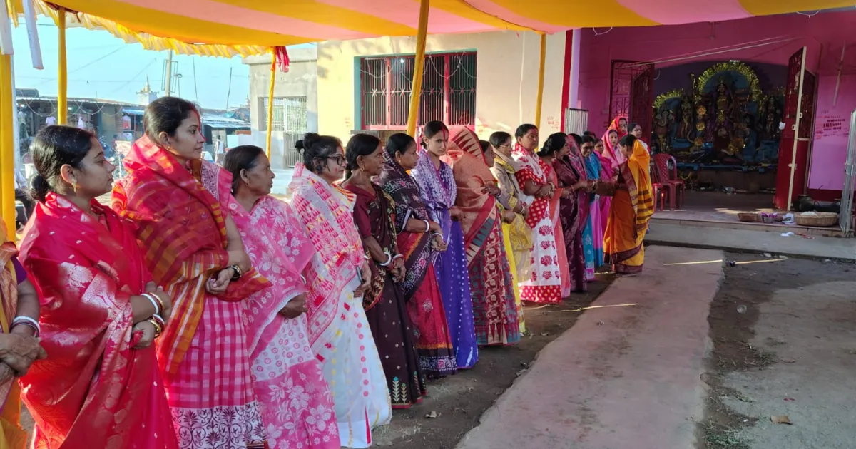 देवघर के सिमरा दुर्गा मंदिर में डारा सिंदूर की धूम, सुहागिनों ने मांगी अखंड सौभाग्य की कामना