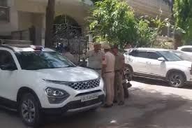 दिल्ली में सनसनीखेज वारदात: IRS अधिकारी की बेटी संदिग्ध हालत में मृत, हत्या और दुष्कर्म की आशंका