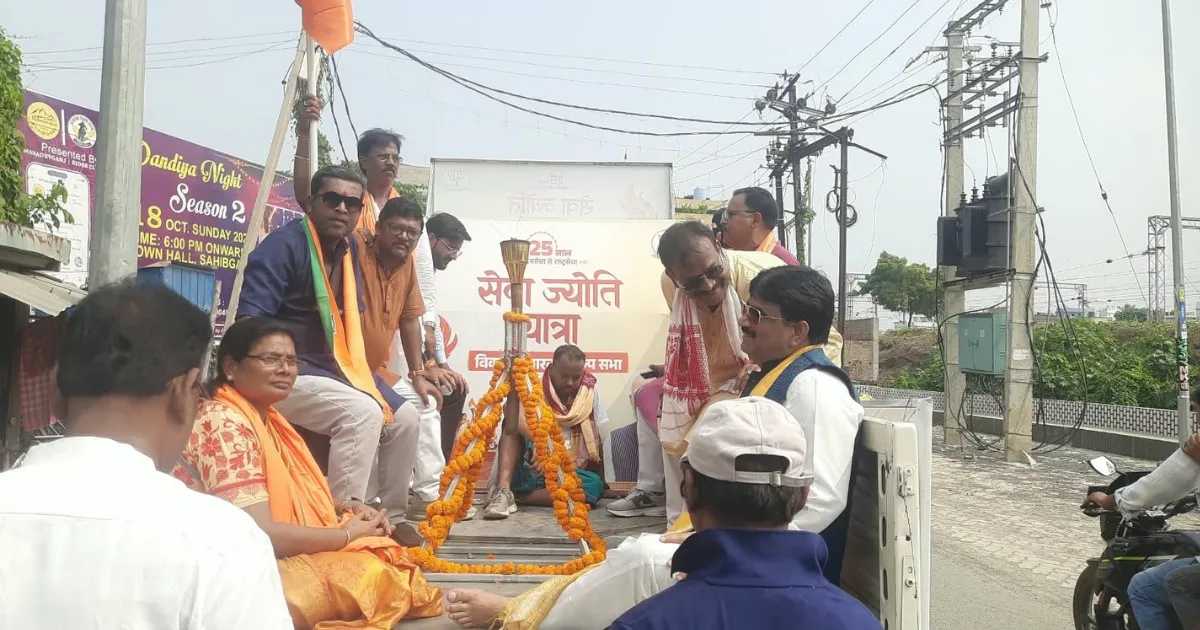 पीएम मोदी के सार्वजनिक जीवन के 25 वर्ष पूरे, भाजपा ने निकाली सेवा ज्योति यात्रा