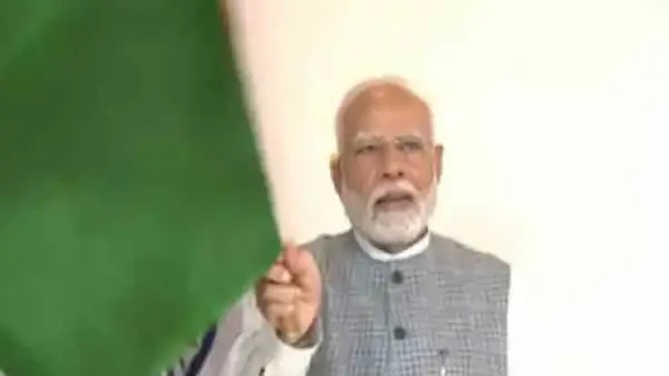 जमशेदपुर में पीएम मोदी का रोड शो स्थगित, रांची से पीएम ने 6 वंदे भारत ट्रेन को दिखाई हरी झंडी