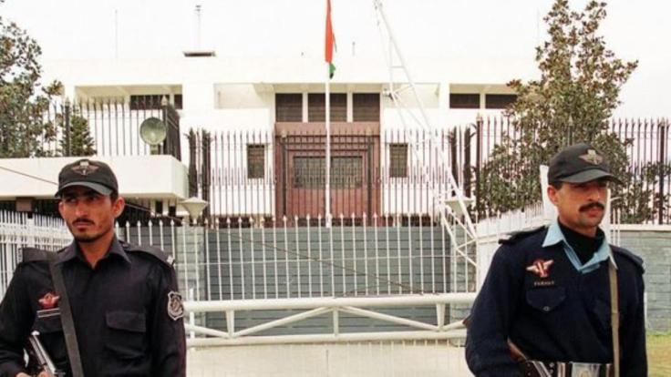 पाकिस्तान ने बंद किया भारतीय डिप्लोमैट्स के घरों में गैस, पानी और अखबार