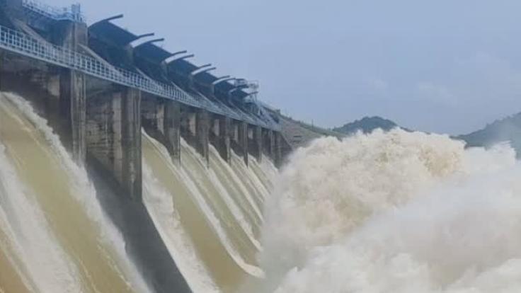 झारखंड के सभी डैम Danger Level पार, मैथन के 8 और पंचेत के 6 फाटक खोले गये, पश्चिम बंगाल को किया गया अलर्ट