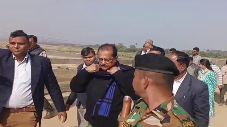 वित्तमंत्री के कार्यक्रम में मधुमक्खियों का हमला, कई अधिकारी और पत्रकार घायल