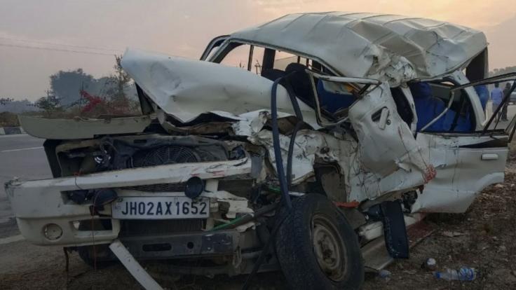 जौनपुर में सड़क हादसे में कटकमसांडी के 7 लोगों की मौत, महाकुंभ से स्नान कर लौट रहे थे