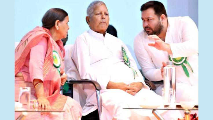 IRCTC घोटाला केस: लालू यादव को बड़ा झटका, तेजस्वी और राबड़ी देवी पर भी आरोप तय