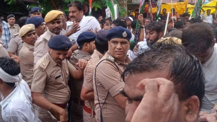 पटना में सीएम हाउस घेरने जा रहे यूथ कांग्रेस कार्यकर्ताओं पर लाठीचार्ज