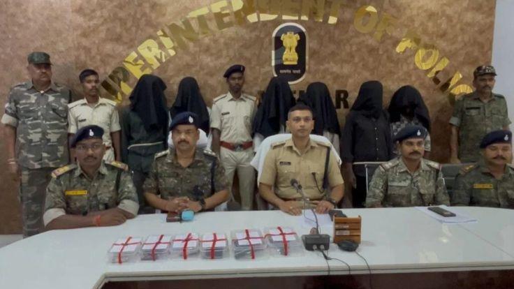 लातेहार पुलिस की बड़ी सफलता: लेवी की रकम और हथियार के साथ 6 अपराधी गिरफ्तार