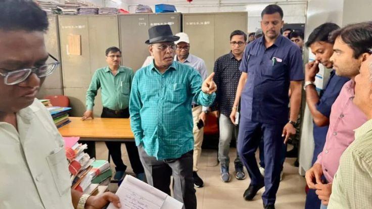 अचानक विभाग का निरीक्षण करने पहुंच गये मंत्री... कई कर्मचारी थे गायब, 7 को नोटिस