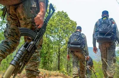 सारंडा मुठभेड़ LIVE: सुरक्षाबलों और नक्सलियों के बीच फायरिंग, जंगल में सर्च ऑपरेशन तेज