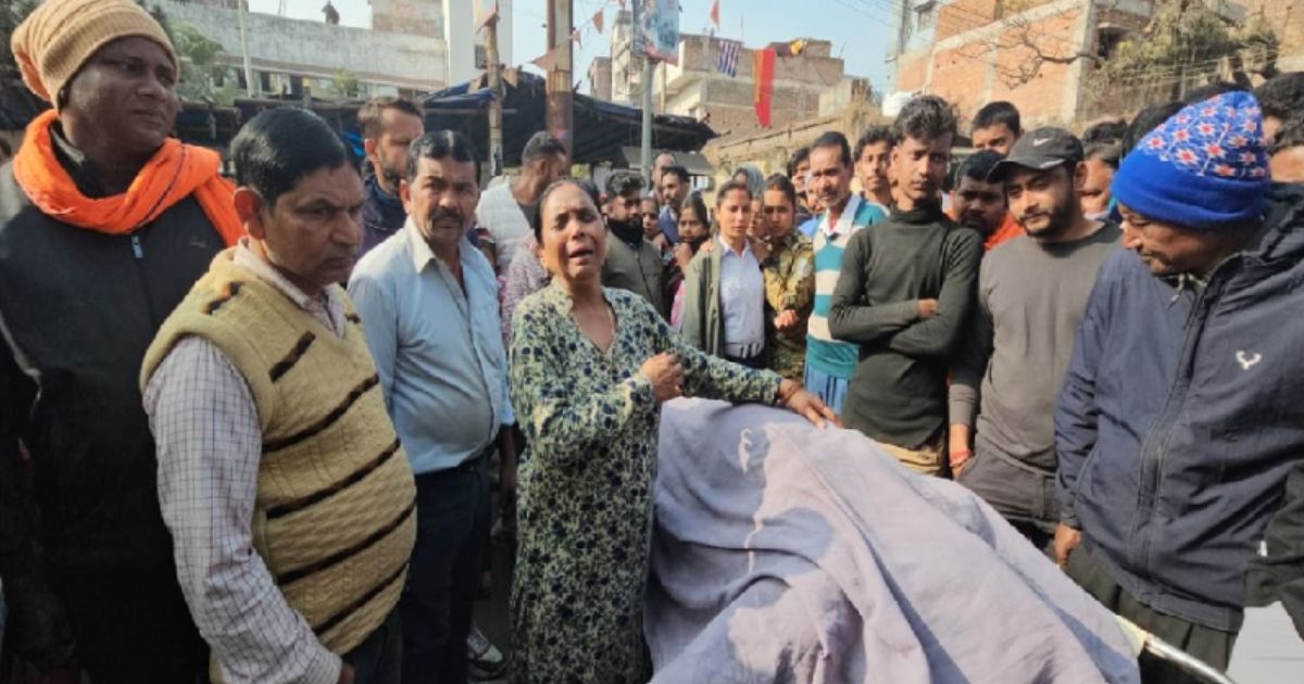 न्याय की आस में एक और जान गई: युवक की आत्महत्या के बाद परिजनों का भारी हंगामा, मुख्य मार्ग जाम