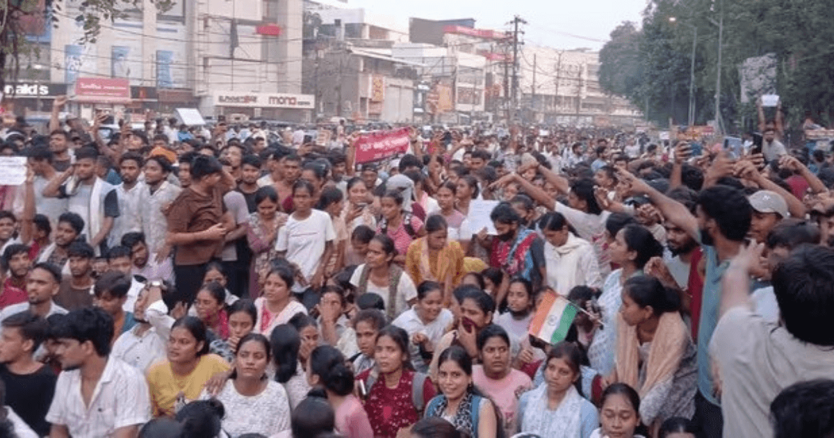 पटना में छात्रों का बड़ा प्रदर्शन, रौशन आनंद को बताया निर्दोष, खान सर की गिरफ्तारी की मांग तेज