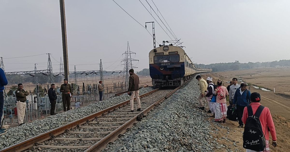 टूटे पुल से गुजरी राजधानी एक्सप्रेस, मेमू ट्रेन समय रहते रोकी गई, बड़ा रेल हादसा टला