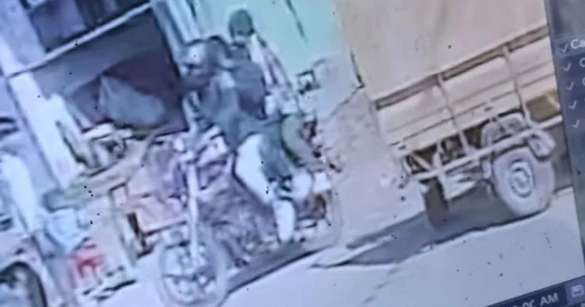 हजारीबाग में दिनदहाड़े 25 लाख की ज्वेलरी लूट, फायरिंग कर बदमाश फरार