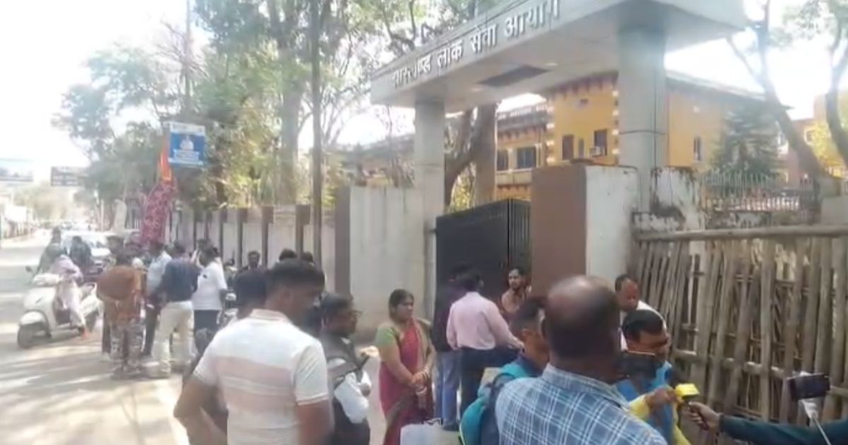 JPSC अभ्यर्थियों का प्रदर्शन: उम्र सीमा विवाद पर आयोग पर आदेश न मानने का आरोप