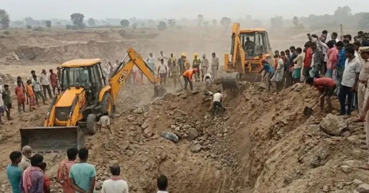 जामताड़ा के पलास्थली में बड़ा हादसा, चाल गिरने से चार से अधिक लोगों के फंसे होने की आशंका