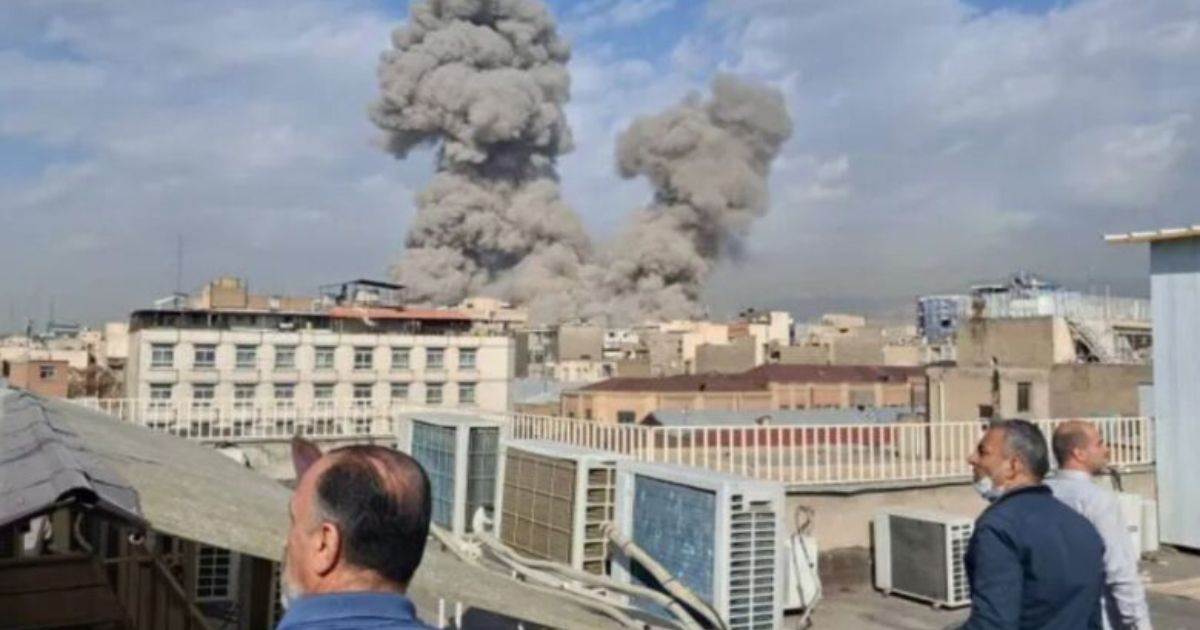 ईरान में धमाके: Donald Trump की चेतावनी के बाद अमेरिका-इजरायल की संयुक्त कार्रवाई, तेहरान दहला