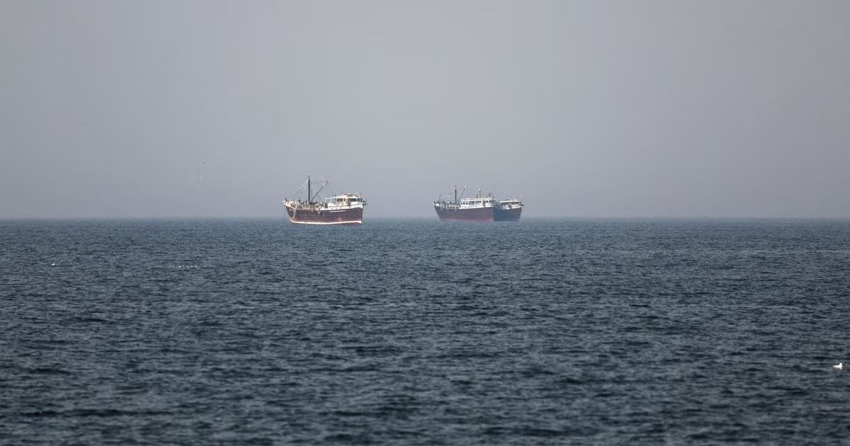 “जहाज आया तो आग लगा देंगे” ईरान की चेतावनी, होर्मुज पर हाई टेंशन; 10 प्वाइंट में पूरी खबर