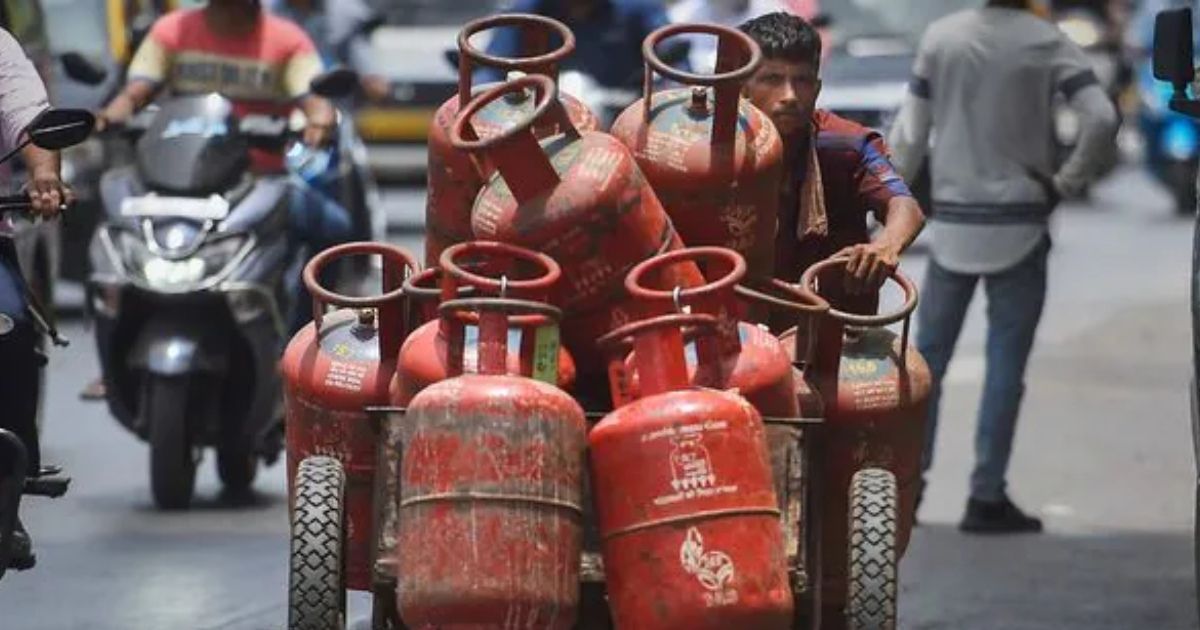 LPG Cylinder Price Hike: घरेलू सिलेंडर 60 रुपये महंगा, जानें आपके शहर के नए रेट