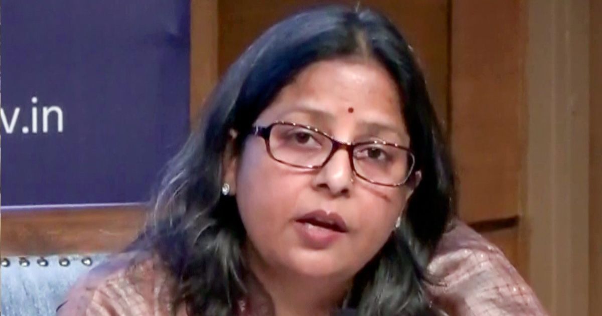 LPG संकट की अफवाहों पर सरकार का बयान: देश में कच्चे तेल की कमी नहीं, पेट्रोल पंप सामान्य रूप से चल रहे