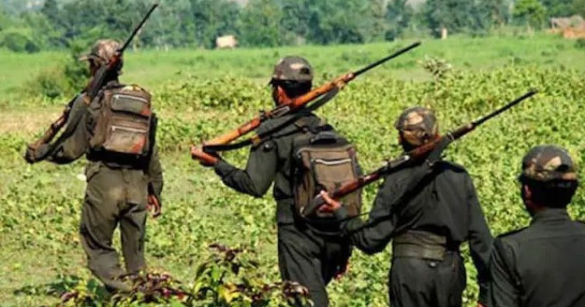 चतरा में पुलिस का बड़ा ऑपरेशन, TPC कमांडर प्रभाकर जी समेत 5 नक्सली गिरफ्तार