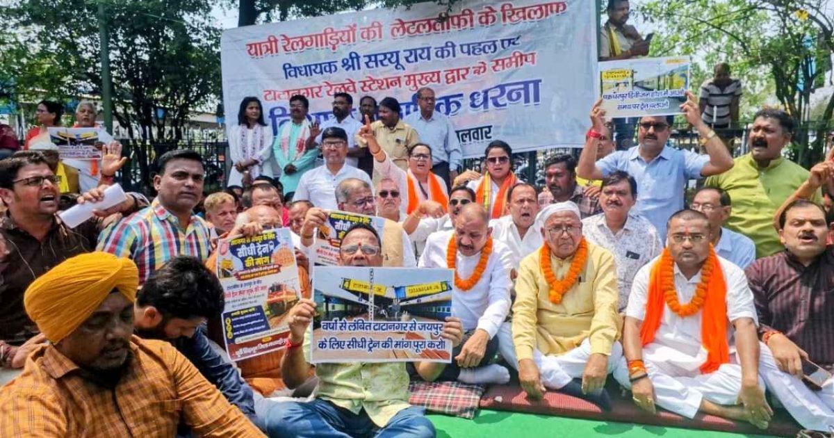 “ट्रेनें समय पर चलाओ, वरना मालगाड़ी रोकेंगे”: टाटानगर में सरयू राय का बड़ा ऐलान