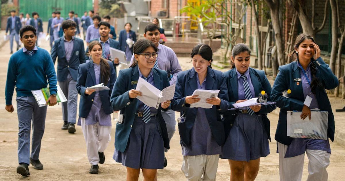 CBSE 10वीं रिजल्ट 2026 जारी: 93.70% छात्र पास, बेटियों ने फिर मारी बाजी