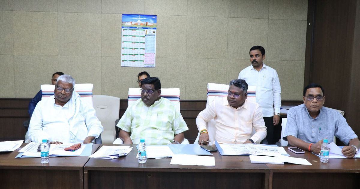 ढिलाई नहीं चलेगी: प्राक्कलन समिति का कड़ा एक्शन, सुस्त योजनाओं पर अधिकारियों की क्लास