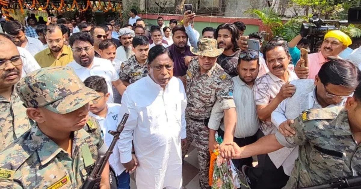 आलमगीर आलम जेल से रिहा, पत्नी निसात आलम और समर्थकों ने किया जोरदार स्वागत