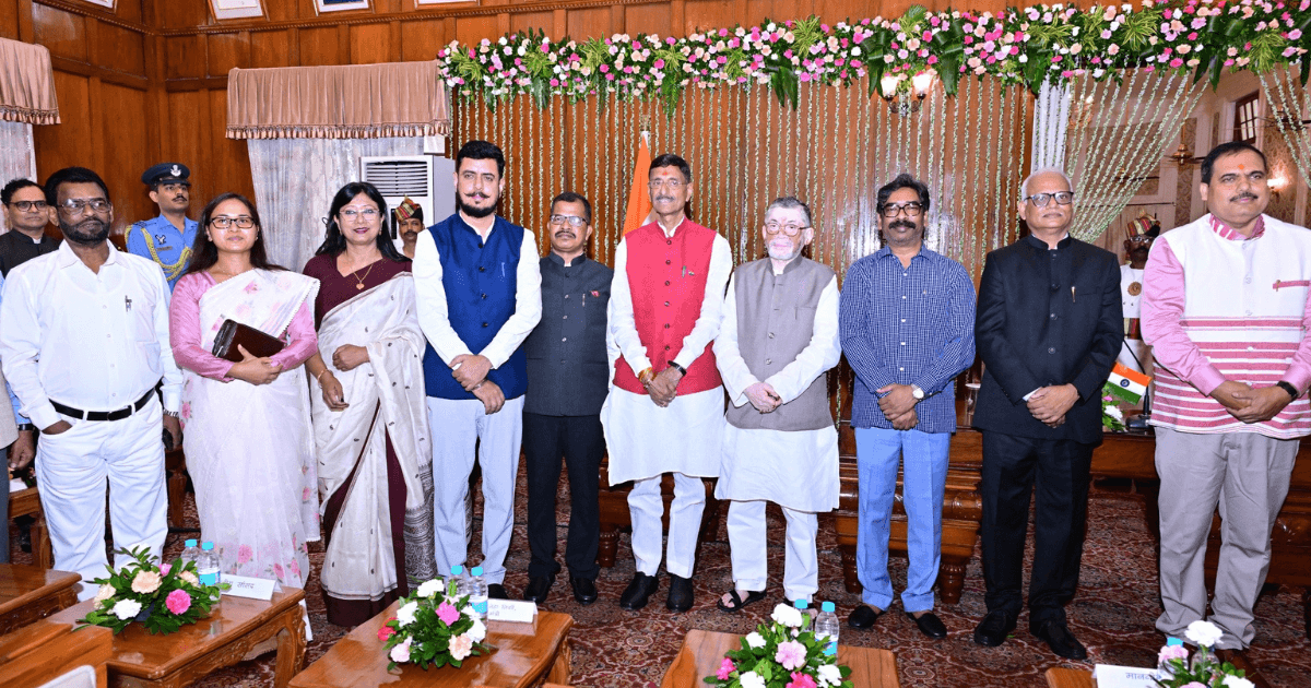 झारखंड में चार नए सूचना आयुक्तों ने ली शपथ, समारोह में शामिल हुए मुख्यमंत्री हेमंत सोरेन