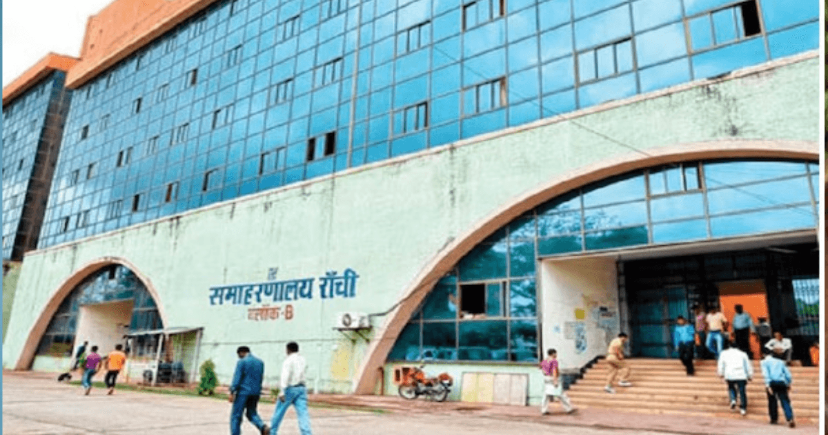 रांची में मिला BLO का खोया बैग, ईमानदार नागरिक ने जिला प्रशासन को सौंपा; एन्यूमरेशन कार्य रहेगा जारी