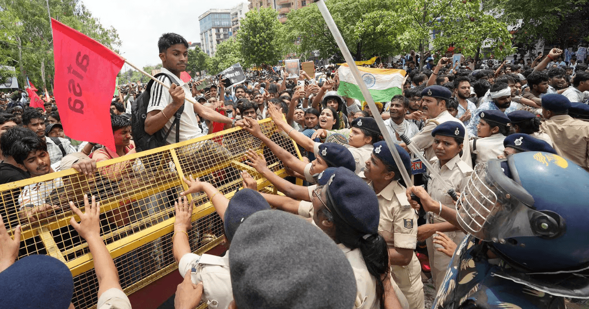बिहार बंद के दौरान कई जिलों में बवाल: पटना, सीवान और औरंगाबाद में पथराव-लाठीचार्ज, कई छात्र हिरासत में