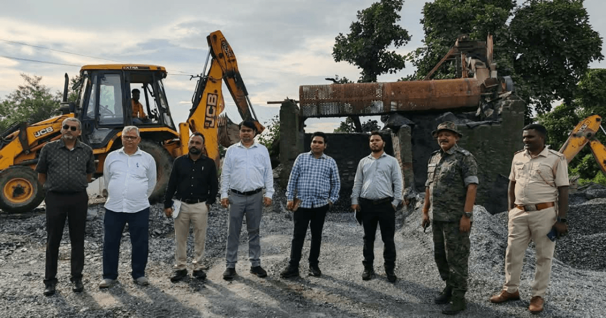 चुटूपालू-ओरमांझी में अवैध स्टोन क्रशरों पर बड़ा एक्शन, 19 पर कार्रवाई; 8 सील, 11 ध्वस्त