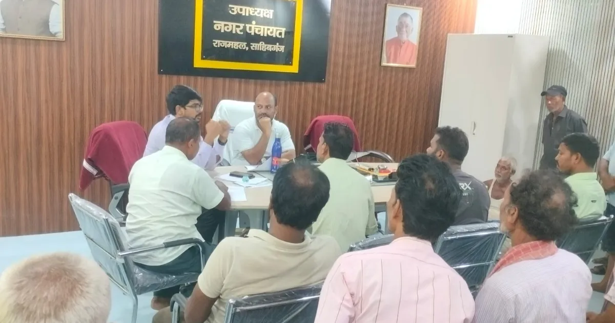 फुटपाथ दुकानदारों को सशर्त राहत, त्योहार तक सड़क किनारे लगा सकेंगे दुकान