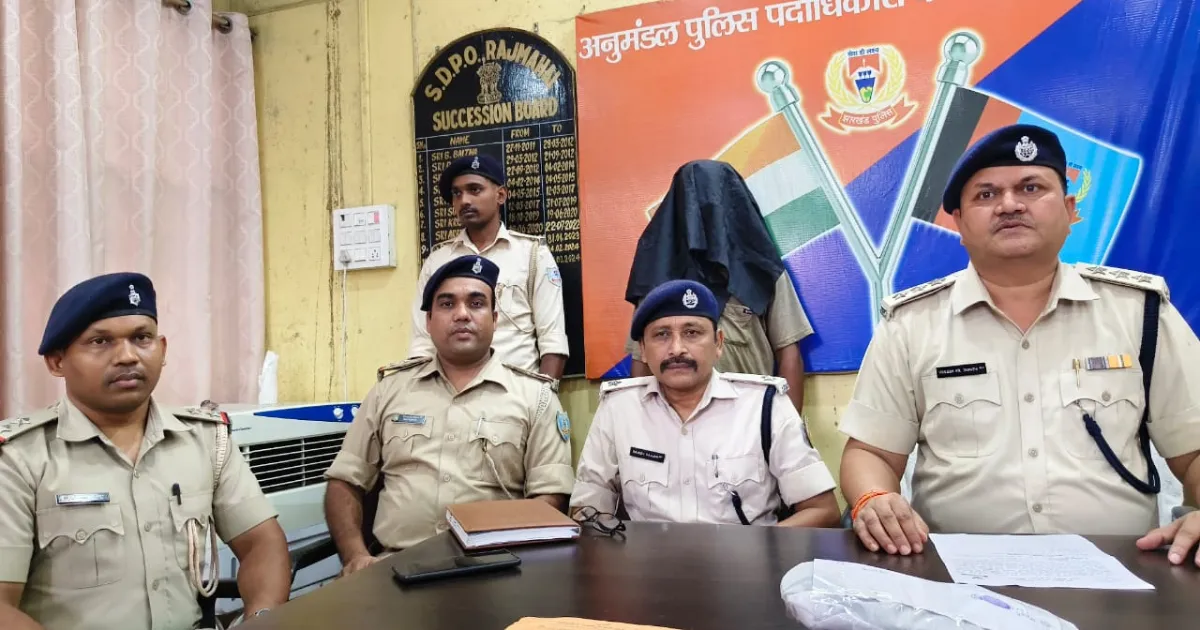 मोहनपुर में युवक की हत्या का खुलासा, आपसी रंजिश में चचेरे भाई ने उतारा मौत के घाट