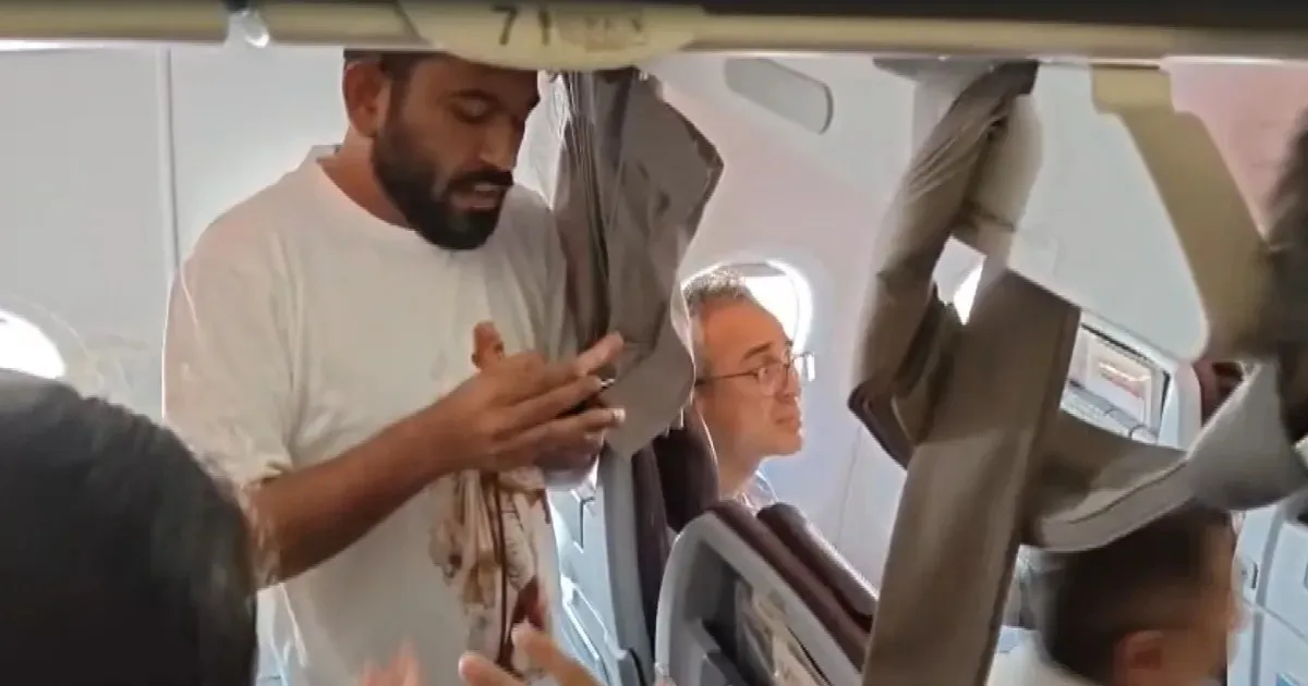 CJP Protest: IGI एयरपोर्ट पर अभिजीत दीपके हिरासत में, दिल्ली में 500 से ज्यादा प्रदर्शनकारी डिटेन
