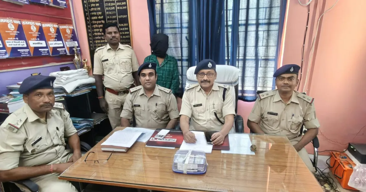 साहिबगंज में अवैध लॉटरी के कारोबार पर पुलिस की बड़ी कार्रवाई, 1879 टिकट के साथ एक व्यक्ति गिरफ्तार