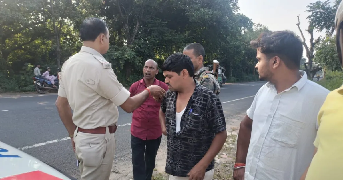 देवघर में कपड़ा व्यवसायी से 5.60 लाख रुपये की लूट, हथियार के बल पर वारदात