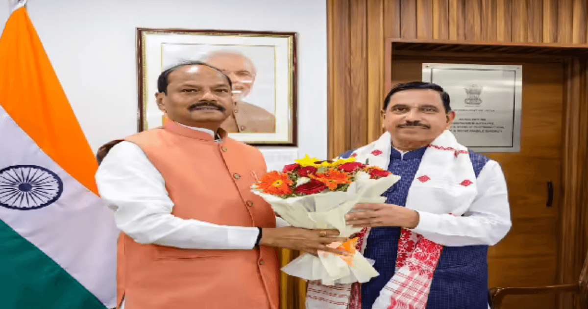 रघुवर दास ने केंद्रीय शिक्षा मंत्री से की मुलाकात, ओलचिकी लिपि में संताली पुस्तकों के प्रकाशन की मांग