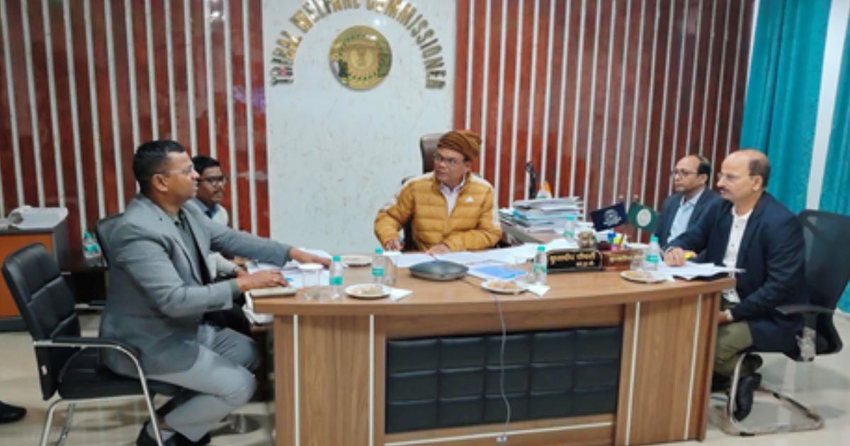 बोकारो, चतरा, गिरिडीह में छात्रवृति वितरण की धीमी रफ्तार पर गुस्साये मंत्री, अफसरों की लगाई क्लास