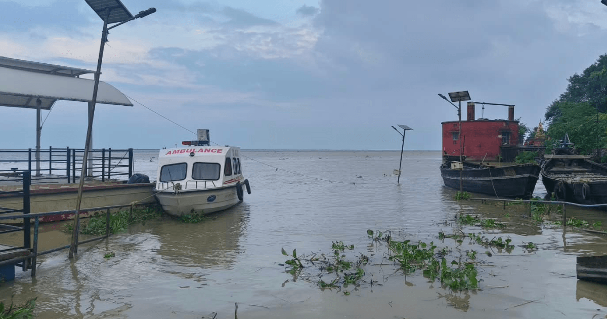 गंगा ने लिया रौद्र रूप, दियारा के आधा दर्जन गांव बाढ़ की चपेट में