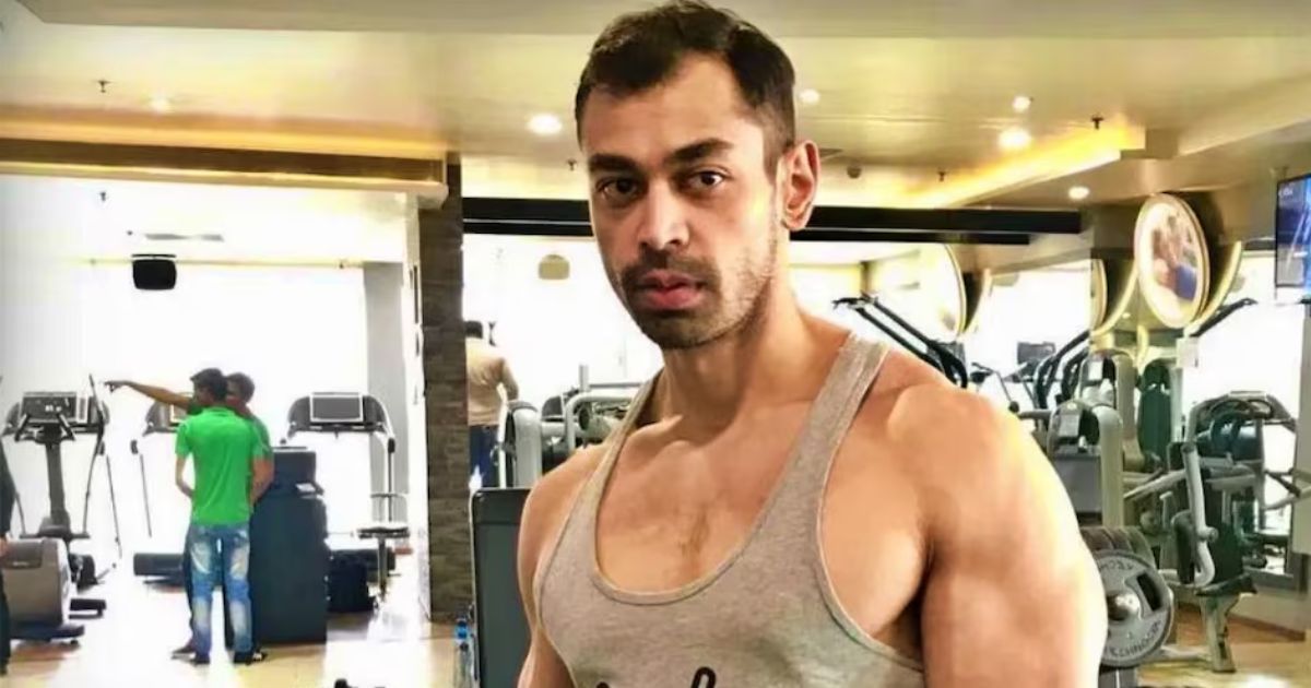 प्रतीक यादव मौत मामले में पोस्टमार्टम से सनसनीखेज खुलासा: हाथ-सीने पर नीले निशान, मिस्ट्री गहराई