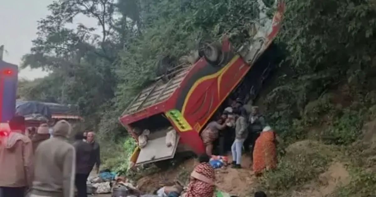 आंध्र प्रदेश के ASR जिले में भीषण बस हादसा, 10 की मौत, कई गंभीर रूप से घायल