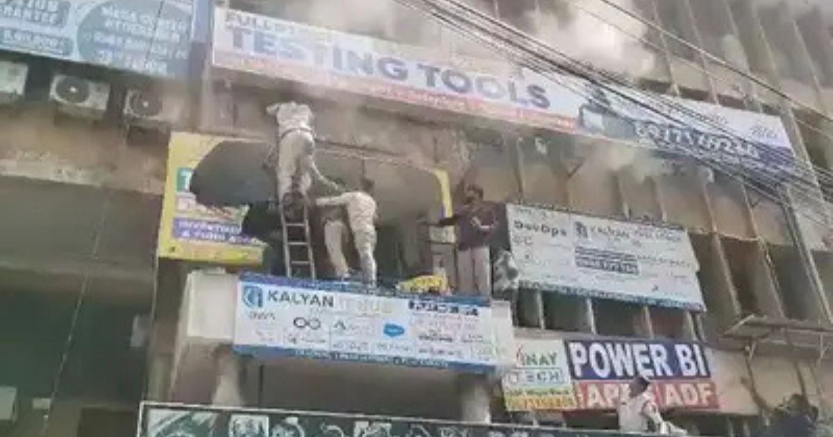 हैदराबाद के कोचिंग सेंटर में भीषण आग, करीब 70 से 80 छात्र फंसे