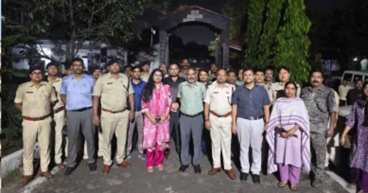 गिरिडीह केंद्रीय कारा में देर रात छापेमारी: DC-SP के नेतृत्व में 150 जवानों ने खंगाले सभी वार्ड, सुरक्षा व्यवस्था की भी जांच