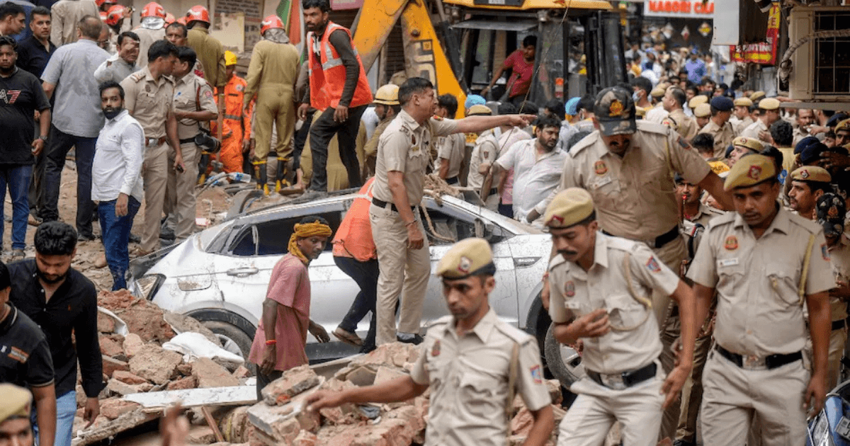 VIDEO: सत्य निकेतन हादसे का खौफनाक CCTV आया सामने, इमारत गिरने से पहले जान बचाकर भागा बुजुर्ग