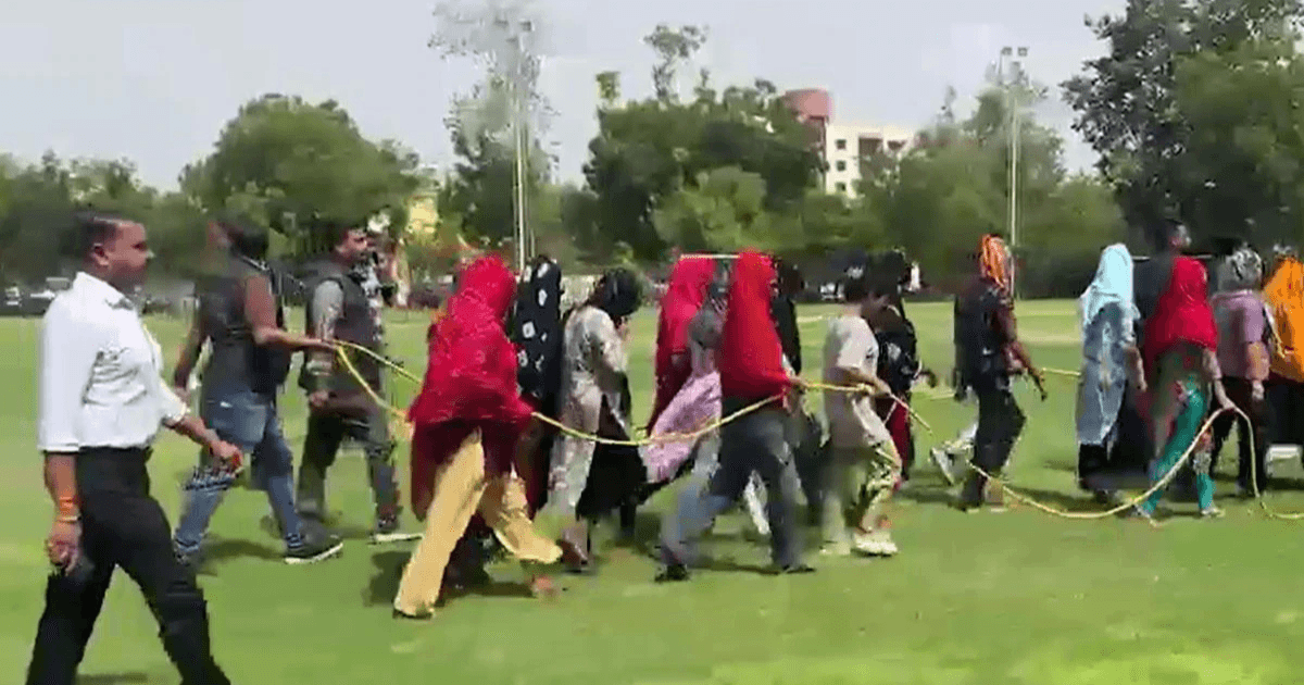 फर्जी पहचान के सहारे रह रहे थे बांग्लादेशी, अहमदाबाद में 300 संदिग्ध हिरासत में