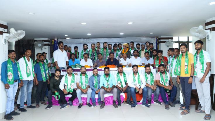 सुदिव्य सोनू के आह्वान पर युवाओं ने थामा जेएमएम का दामन